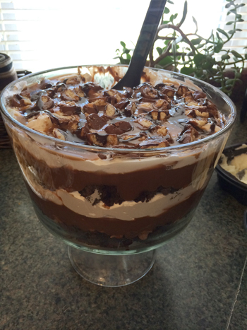 twix trifle dessert