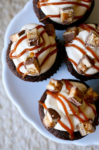 Snickers Cupcakes